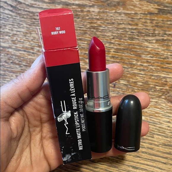 MAC Cosmetics Retro Matte Lipstick - Bold Ruby - Picture 1 of 2